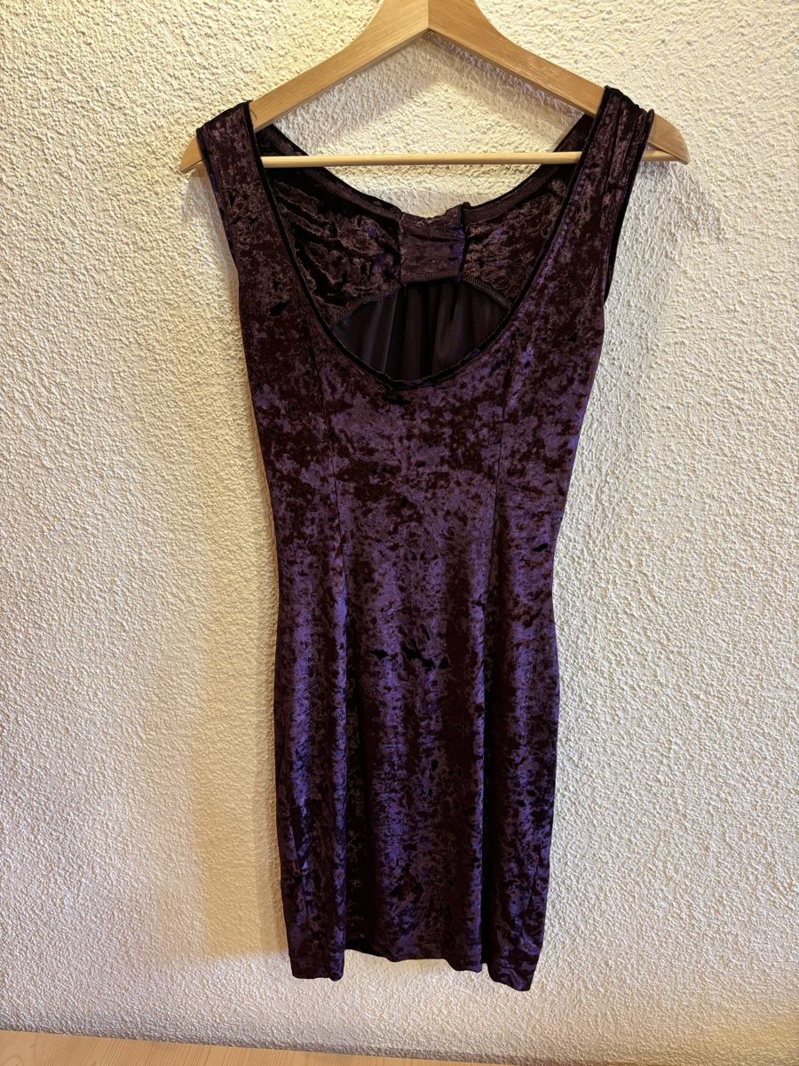 Vestiti: Enges Samtkleid, Lila, Grösse S – Usato da Alten venduto da AuntiesAtticFinds 3