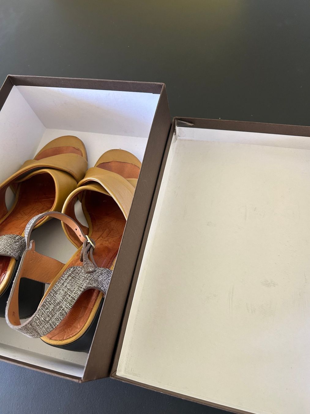 Chie Mihara Scarpe da donna: Chie Mihara / Sandalen (Gr. 39) – Usato da Dietlikon venduto da Mankai 7