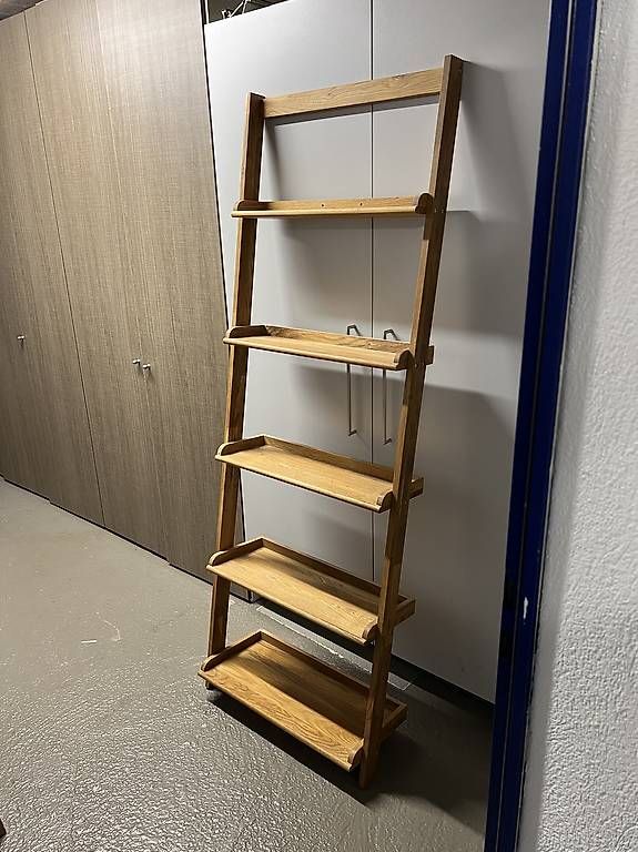 Holzartikel: Wunderschönes Holzregal – Gebraucht aus Aarau von 1debiu