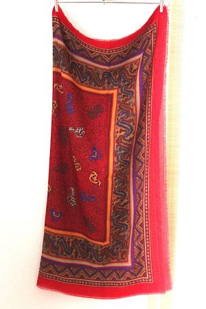 Neuwertiges Foulard- Tuch, 118 cm x 116 cm