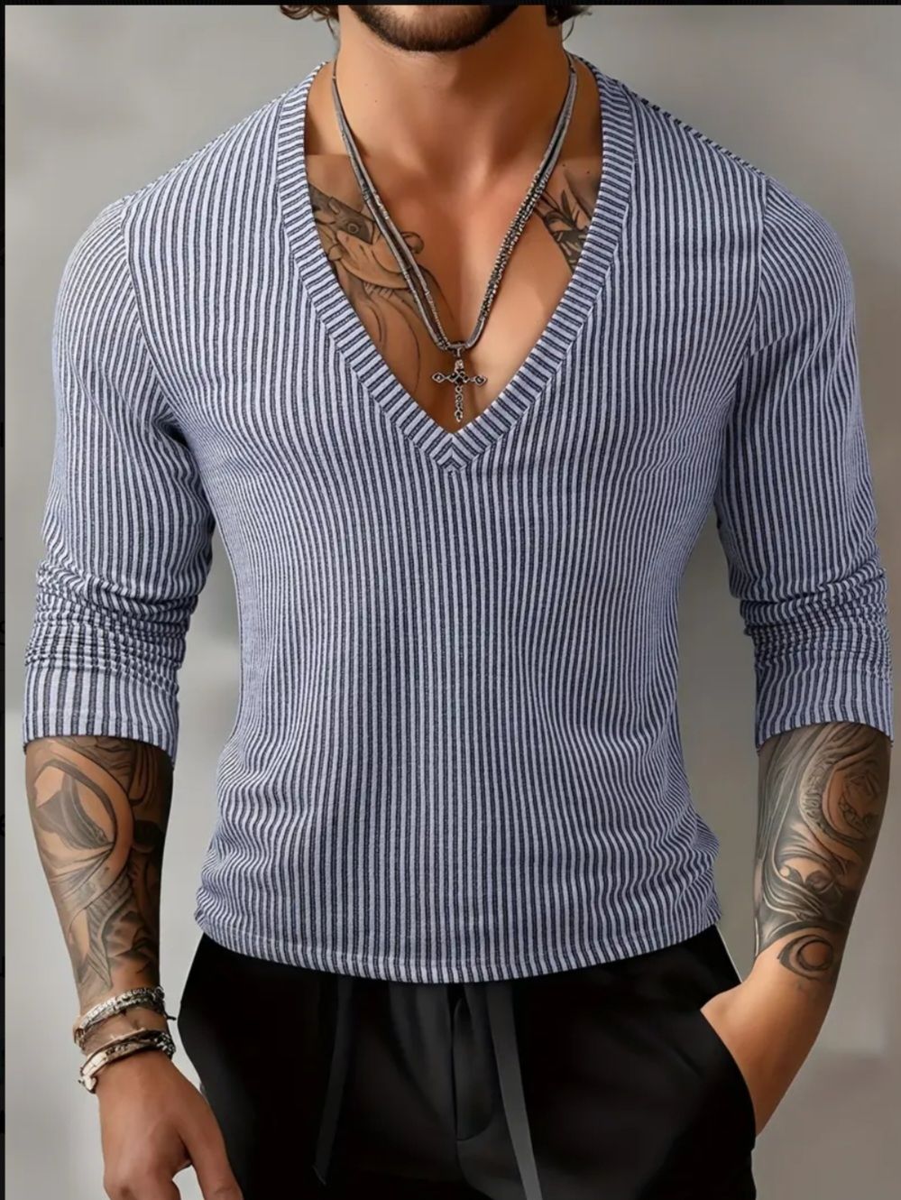 Maglioni & Felpe: Herren V-Ausschnitt Pullover, gestreift, Grau, Grösse L – Nuovo e nell'imballaggio originale da Wil SG venduto da namaki