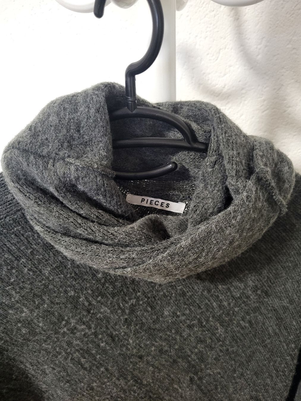 Sonstige Damenmode: Pieces Strick-Poncho mit Rollkragen, grau, unisex – Neu (gemäss Beschreibung) aus Horriwil von alusru87 2