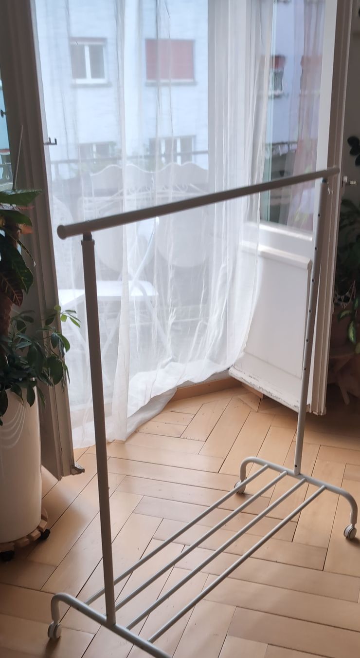 Ikea Garderobe: Kleiderständer weiss Rollbar 1/2 – Gebraucht aus Zürich von SwisslyJester