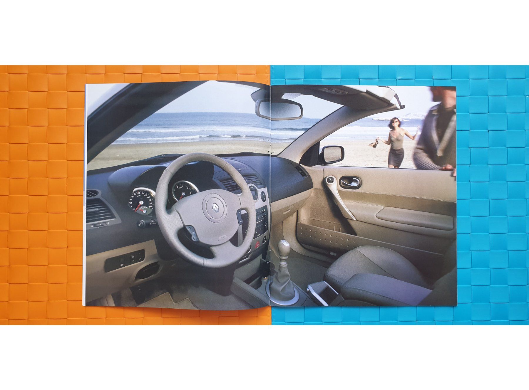 Riviste & Magazine: RENAULT MEGANE COUPÉ CABRIOLET 2004 - Prospekt / Katalog – Nuovo (secondo la descrizione) da Viganello venduto da CARLiteratur 2