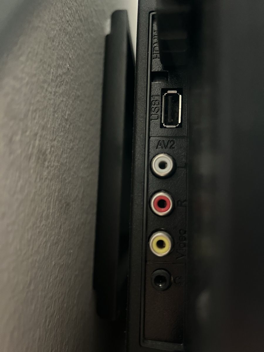 Grundig Fernseher: TV mit Halterung – Gebraucht aus Bern von Luisaamanda 2