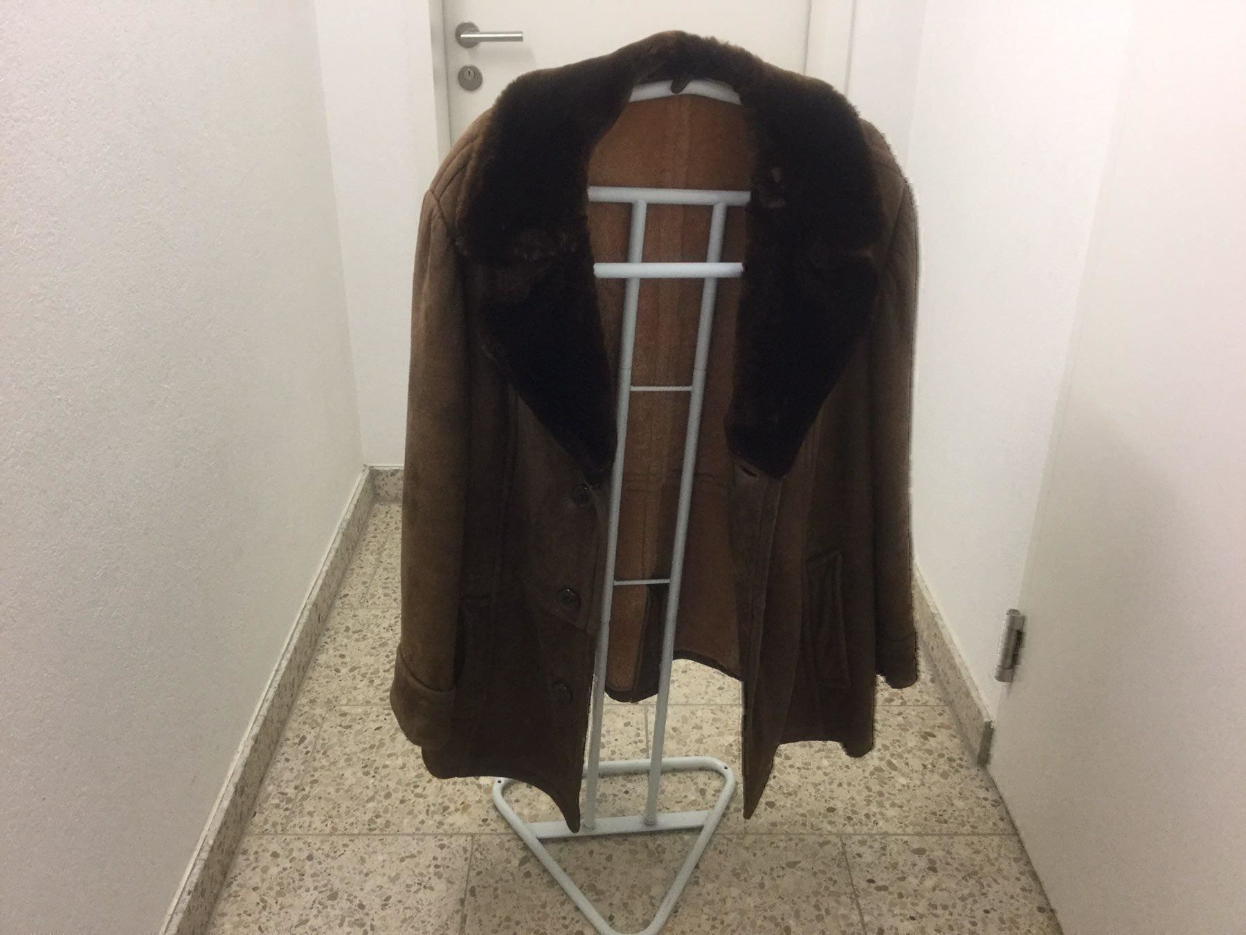 Cappotti: Lammfellmantel Handarbeit – Usato da Bern venduto da HBYISIS 2