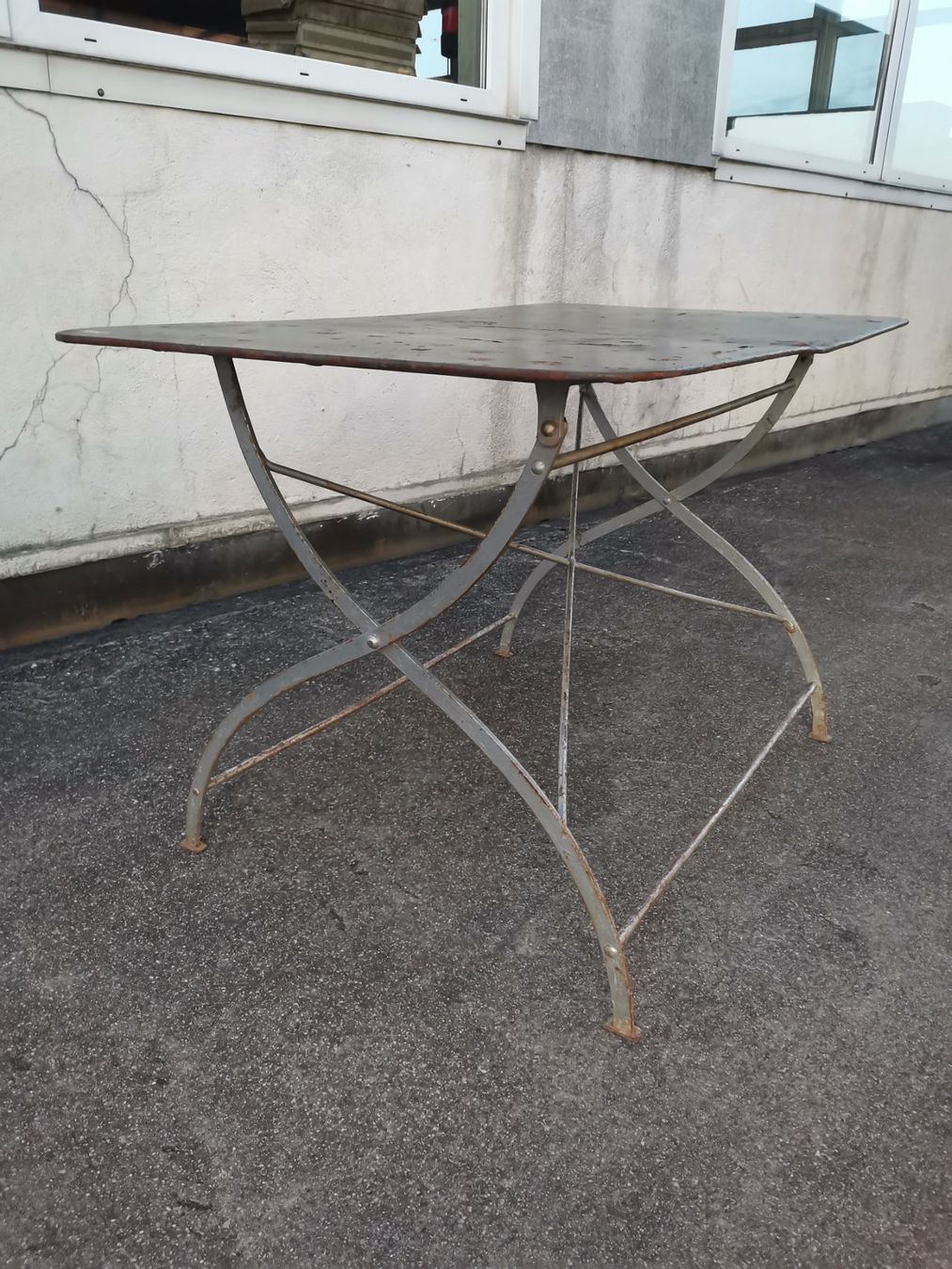 Tische: Antiker Gartentisch, Antiker Tisch, Vintage Gartentisch – Gebraucht aus Wiedlisbach von materialkreislauf 2