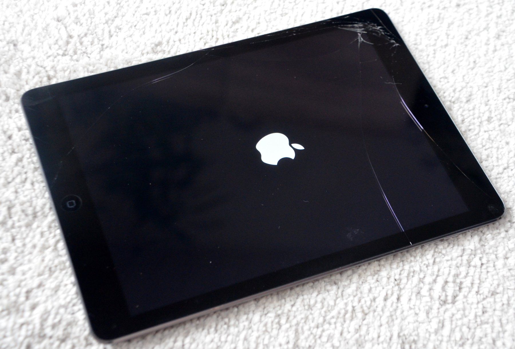 Apple Tablet PC: Apple iPad Air 16GB A1474 – Usato da Collonges venduto da arashee 5