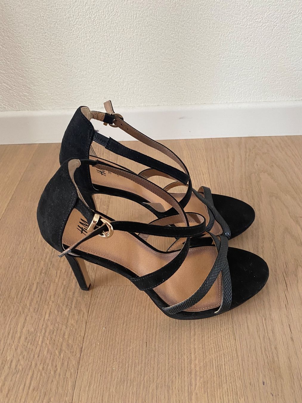 H&M Scarpe da donna: Heels mit Riemen (Gr. 39) – Usato da Schlieren venduto da vivid_wrld 3