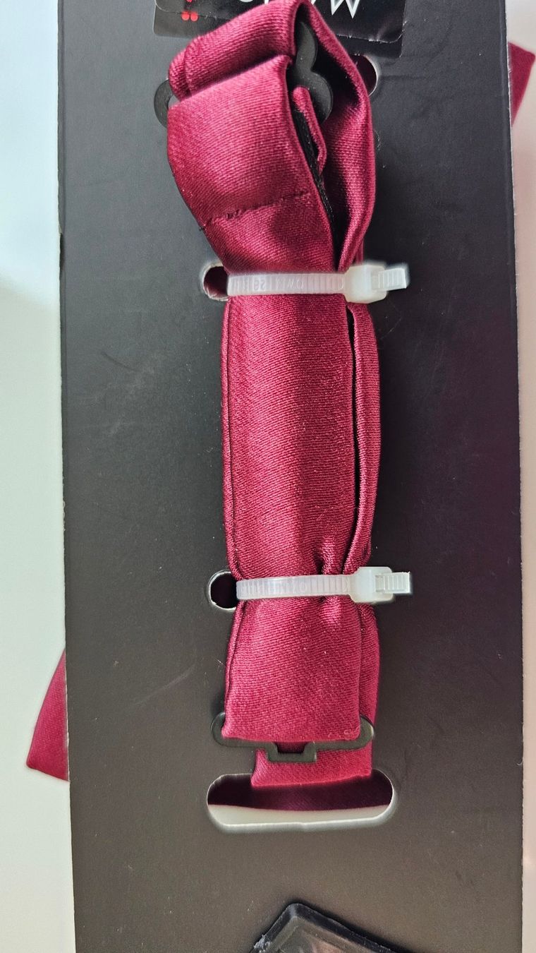Cravatte: Fliege samt bordeaux neu und originalverpackt – Nuovo e nell'imballaggio originale da Fehraltorf venduto da herrenaccessoirsking 1