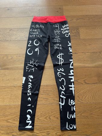 Trendige Leggings mit Aufdruck, Grösse M, Top Zustand!
