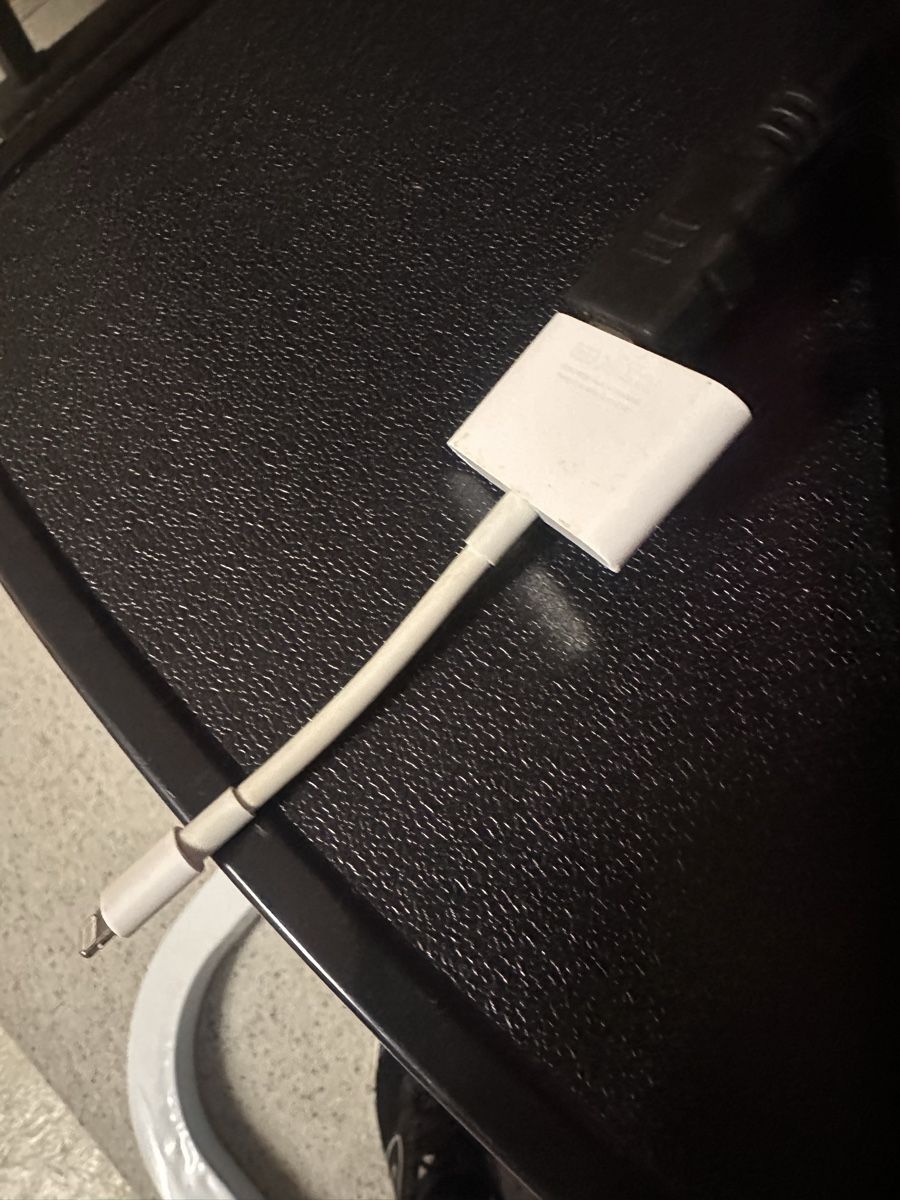 Laufwerke & Adapter: Apple Lightning auf HDMI Adapter - Top Zustand! – Gebraucht aus Bätterkinden von rip2000