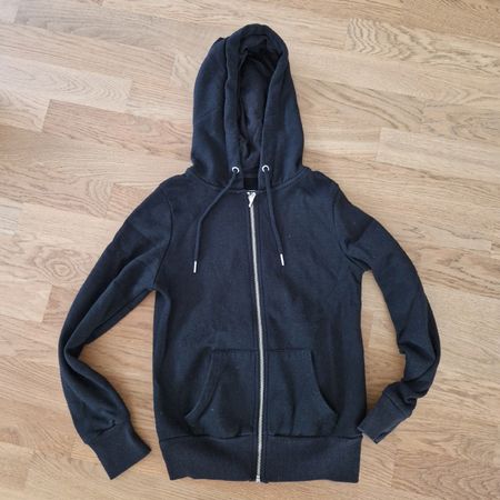 2 Kapuzenjacken, schwarz / grau Gr. S