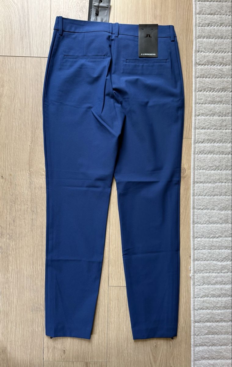 Lindeberg Pantaloni: NEUF : J.Lindeberg - Pantalon de Golf - Taille 27 / S – Nuovo e nell'imballaggio originale da Belmont-Lausanne venduto da Michelle_Srdr_ 2