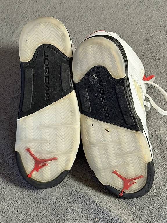 Scarpe per ragazzi: Chaussures Nike Air Jordan 5. Taille 33 – Usato da Montreux venduto da DMtop 3
