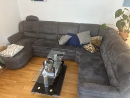 Couch in sehr gutem Zustand – ausziehbar