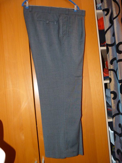 Pantaloni: Hose von Kingfield, Gr. 29, grau – Usato da Nunningen venduto da Fashion-Ave51 1