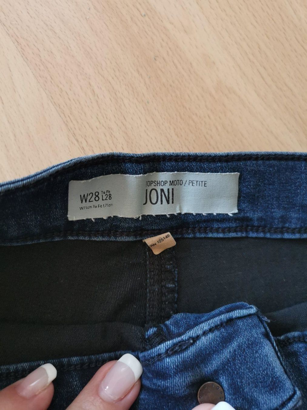 Jeans: Dunkelblaue Jeans W28/L28 Gr. S – Usato da Boniswil venduto da Totomat-Lady2 2