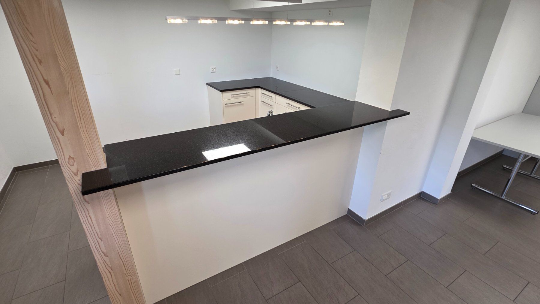 Cucine complete: Einbauküche mit Granitabdeckung – Induktion – Usato da Zollbrück venduto da Zolki 1