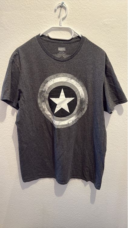 T-shirt: Marvel Captain America T-Shirt, Grau, Grösse L, Top! – Usato da Basel venduto da mik_tm6m