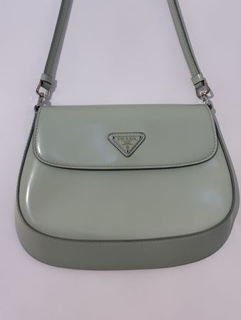 Prada Cleo Schultertasche Mintgrün 2022, Gebürstetes Leder