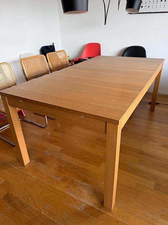 Tavoli: Bjursta Extendable Dining Table,IKEA, used, good condition – Usato da Zug venduto da lstefano1 2