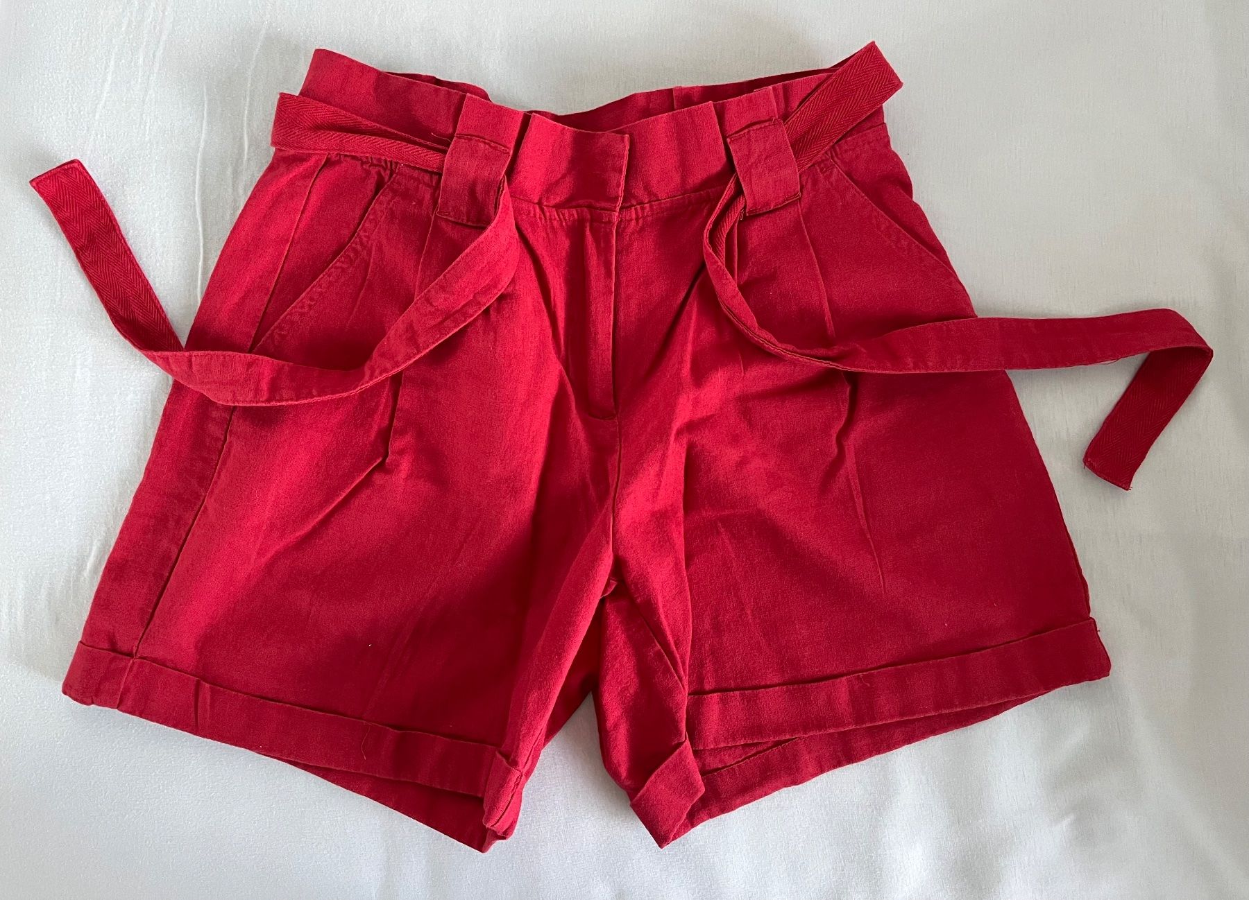 Manor Hosen: Short en lin rouge taille 36 – Gebraucht aus Le Crêt-p-Semsales von staglione69