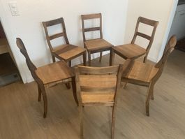 6 Gleiche Biedermeierstühle aus Nussbaumholz