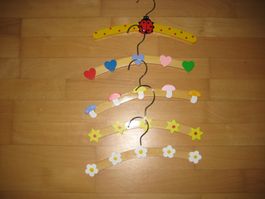 5er Set Kinderkleiderbügel Holz mit Motiven