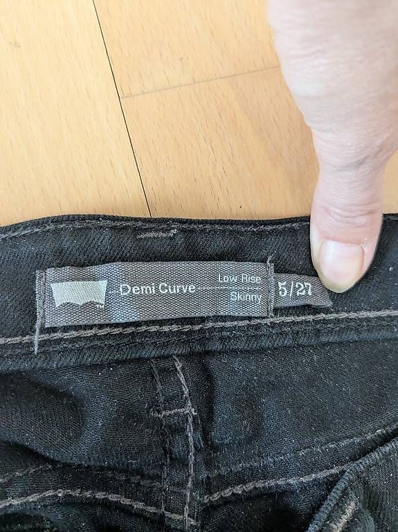 Jeans: Original schwarze Levis Jeans Size 5/27 – Usato da Stäfa venduto da FloStauf 1