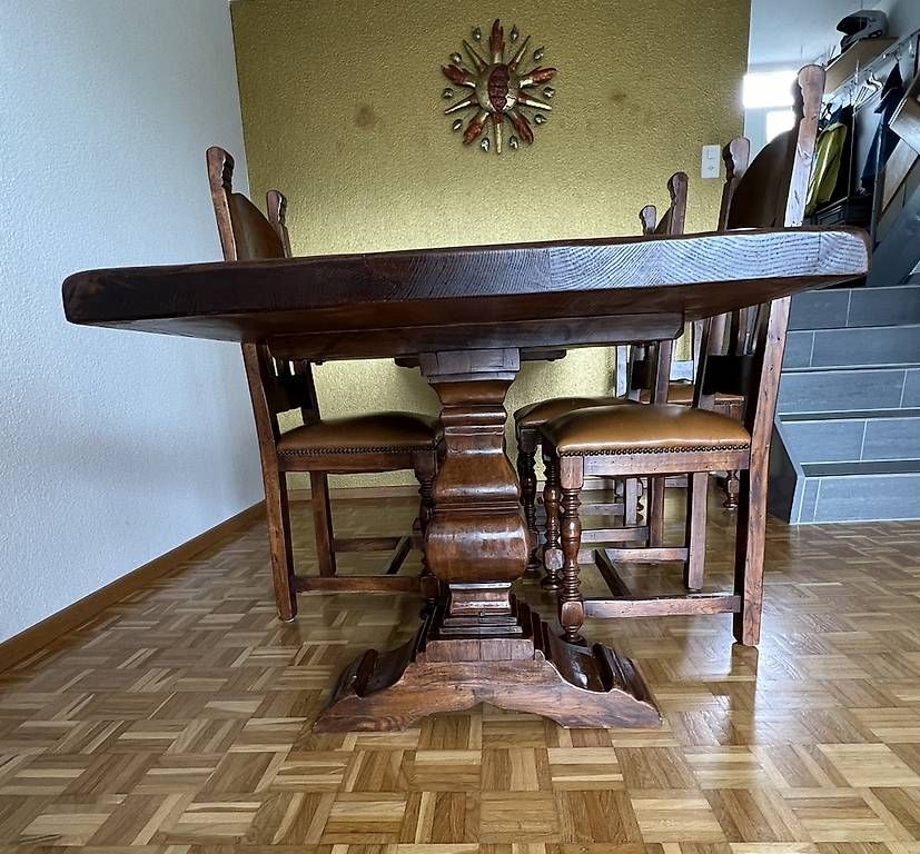Set di tavolo e panche: "Klostertisch" mit 5 Stühlen, ein echter Allrounder – Usato da Gwatt (Thun) venduto da Schmidiii 1