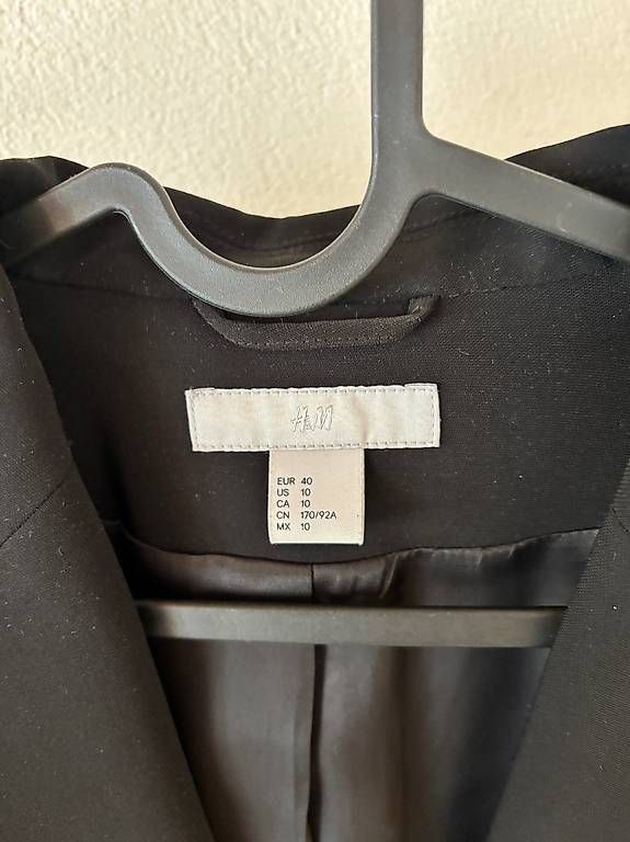 Giacche: H&M Blazer schwarz EU 40 – Usato da Valbella venduto da stfnigbsr 2