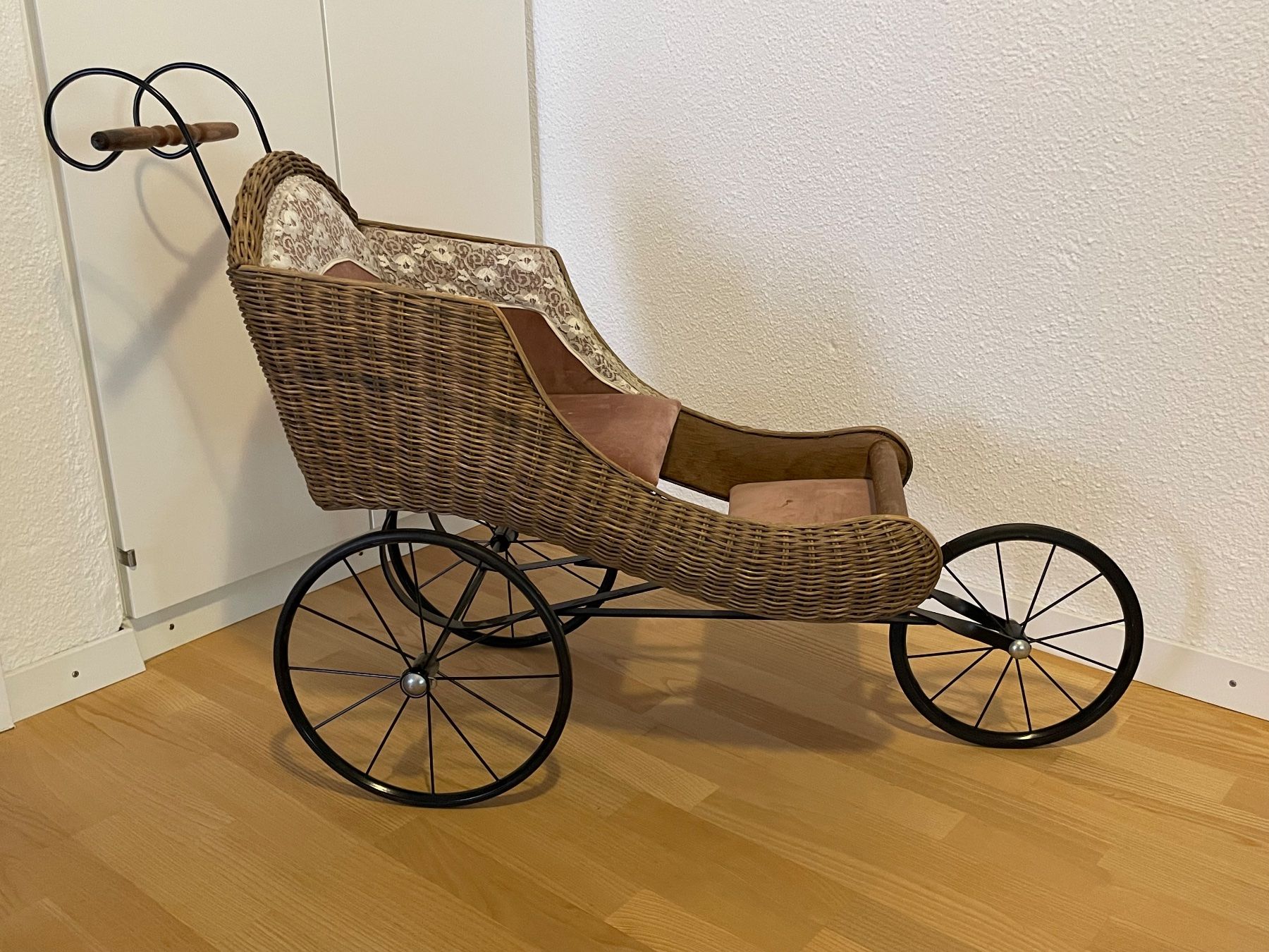 Carrozzine per bambole: Schöner Korb-Puppenwagen – Usato da Rafz venduto da stg101 3