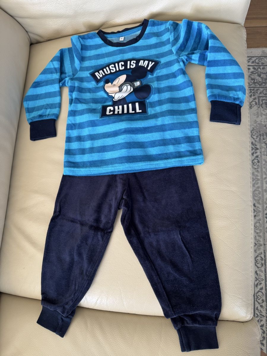 C&A Pyjamas: 2 Pyjama Sets Kinder Grösse 98 Dino Mickey – Neuf (Voir description) à Oberengstringen par lor_8y27 2