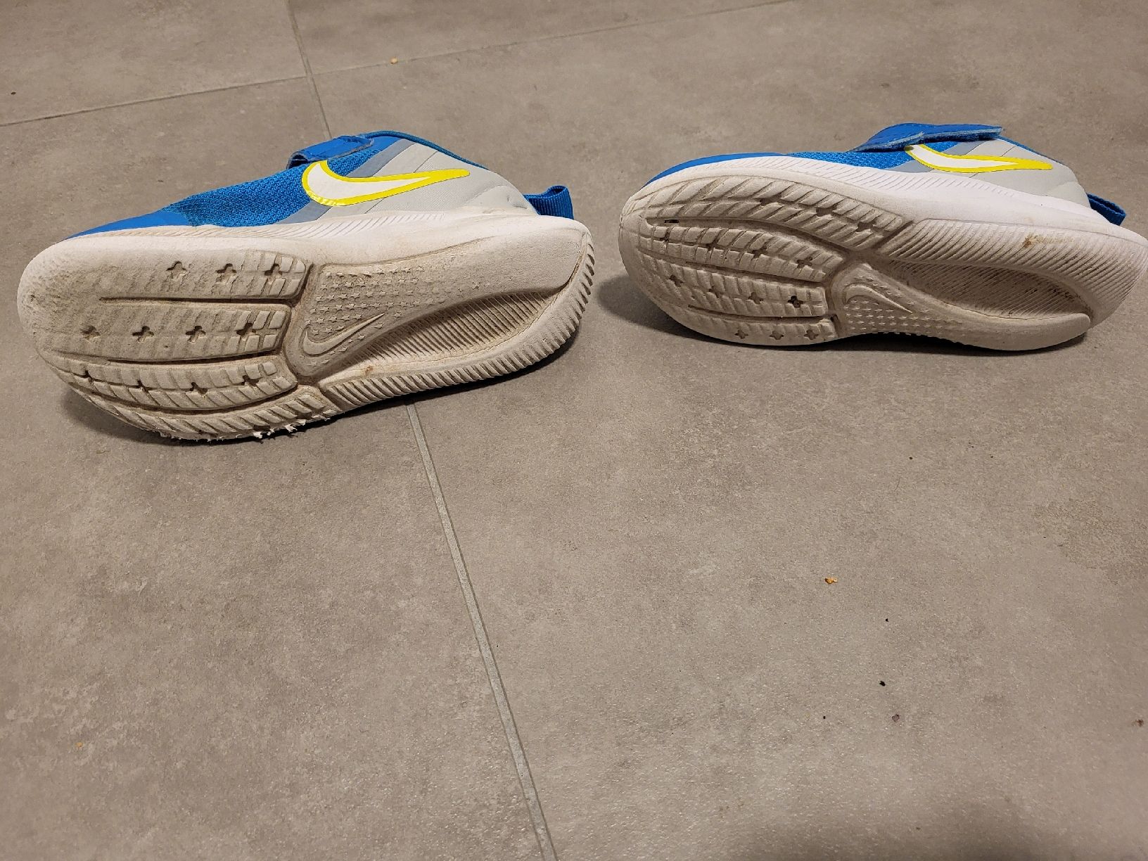 Nike Schuhe für Jungen: Nike Sneaker/Turnschuhe, Grösse 26 – Gebraucht aus Biel/Bienne von Aare5 3