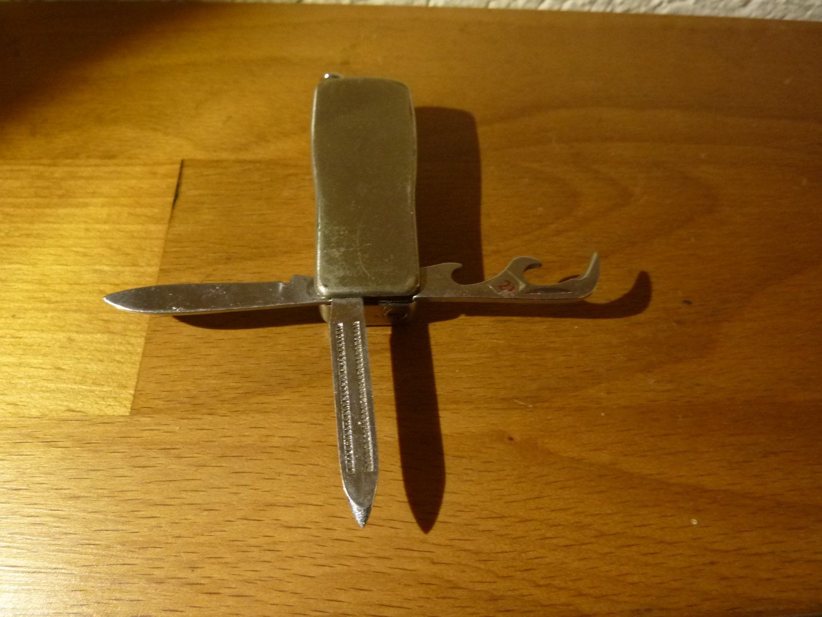 Accendini: Feuerzeug ZORR Handy Multi Tool Messer Flaschenöffner – Usato da Hochfelden venduto da swissice 3