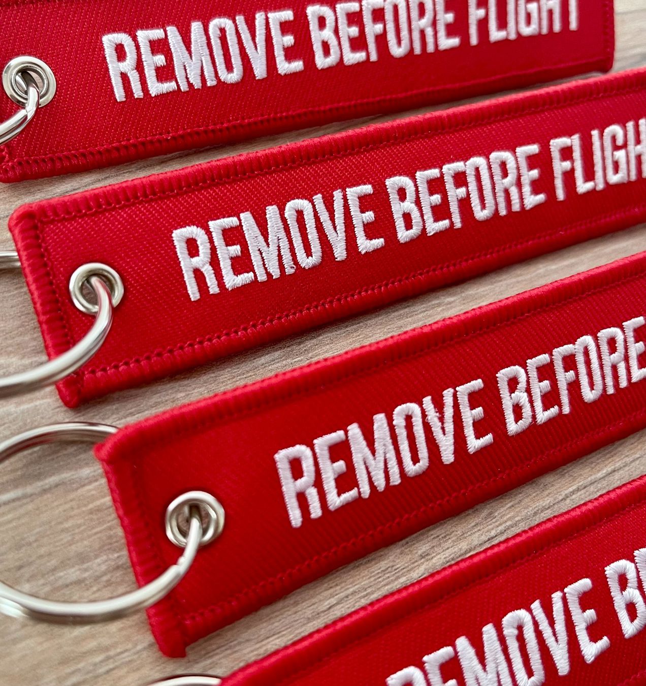 Portachiavi: 1 x Remove before flight tag Key chain Schlüsselanhänger – Nuovo e nell'imballaggio originale da Couvet venduto da Aura_aura 1