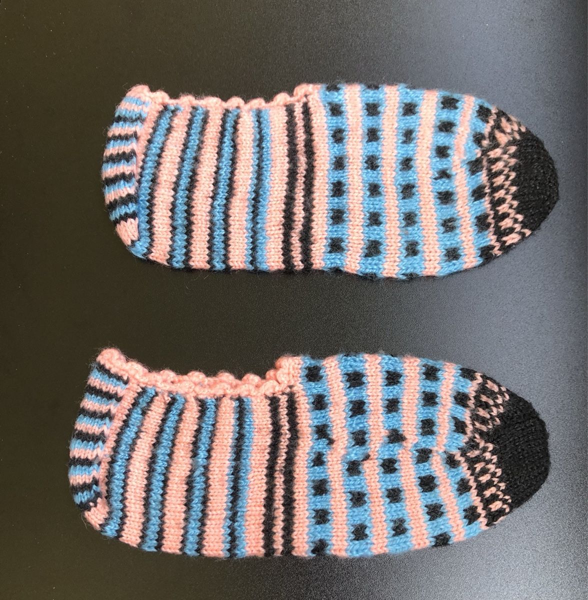 Scarpe da uomo: Gestrickte Hausschuhe Grösse 37/38 – Nuovo (secondo la descrizione) da St.Gallen venduto da nitka. 2