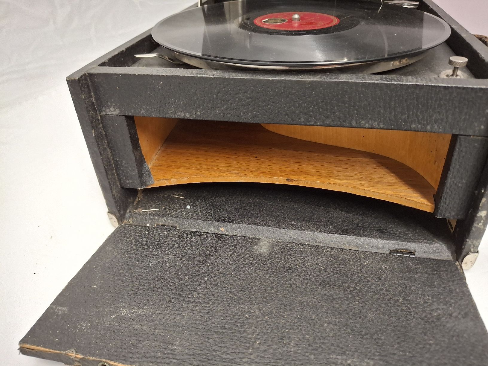 Plattenspieler: Antikes Grammophon mit Kurbel – Gebraucht aus Fislisbach von HurtiBrocki 4