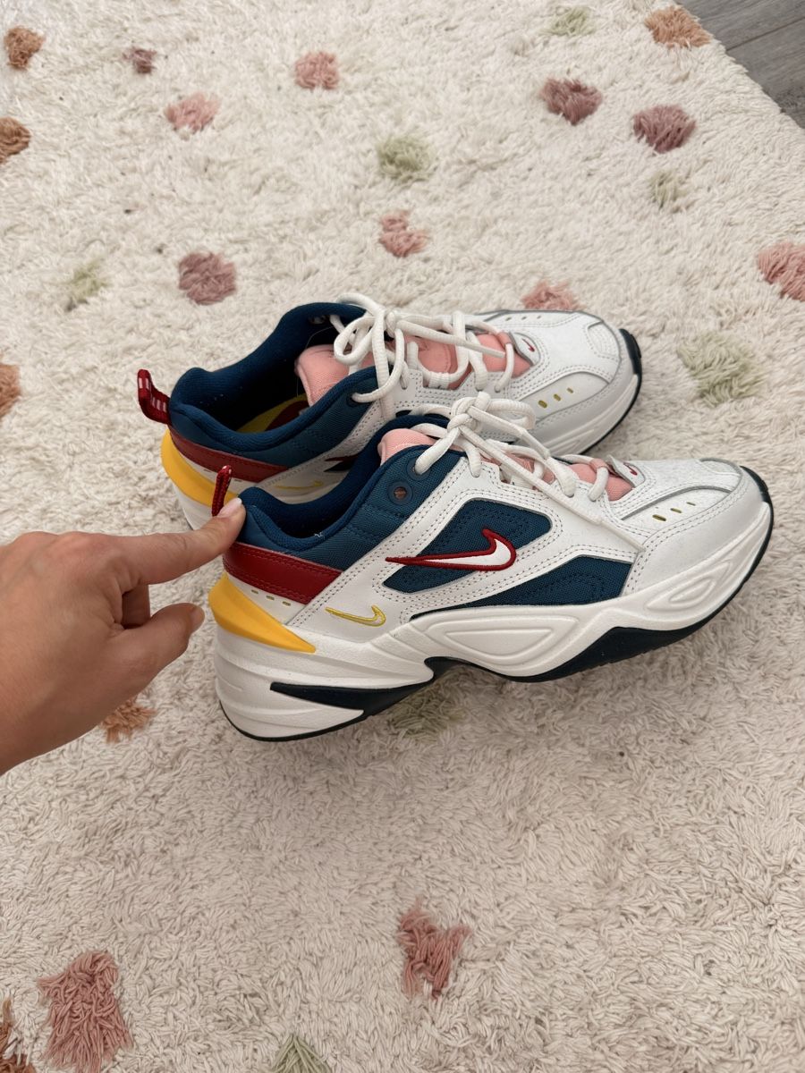Nike Scarpe da donna: Nike Sportschuhe Gr.37.5 – Usato da Pratteln venduto da Samantha...