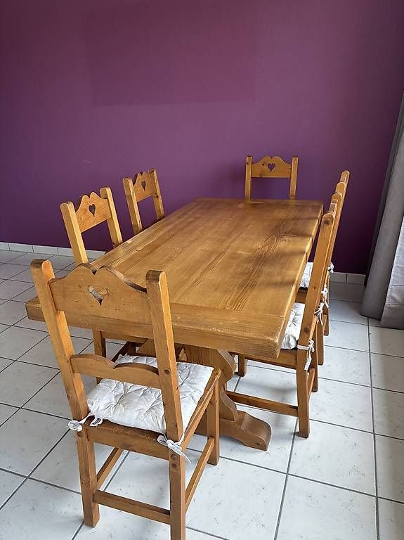 Set di tavolo e panche: Table et six chaises en bois massif – Usato da Neyruz FR venduto da papillon710 1