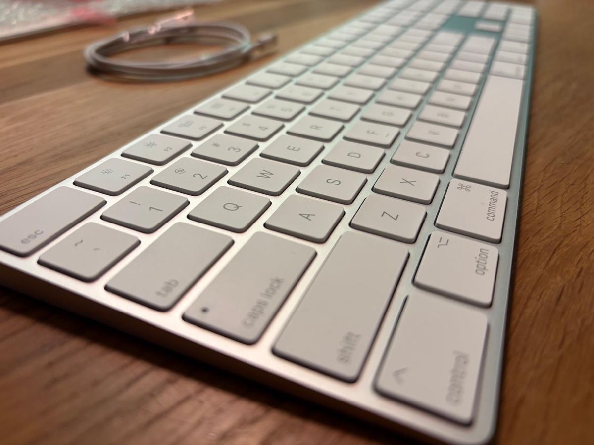 Apple Tastaturen: Magic Keyboard Apple avec pavé numérique (4) – Gebraucht aus Lausanne von aur_cxg5 3