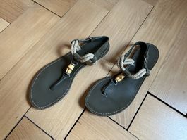 GUCCI - Leder Sandale Flip Flops olivgrün 39