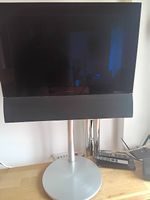 Bang & Olufsen Beovision 6 mit motorisiertem Standfuss
