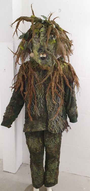 Costumi: Alti Garde Luzern: Karnewald / Wurzeln / Garten / Baum – Usato da Emmenbrücke venduto da Mandali67