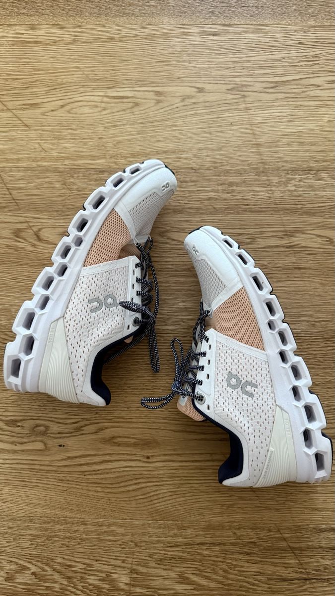 On Scarpe da donna: On Running Cloudstratus shoes size 38 – Usato da Boswil venduto da hey.itsme