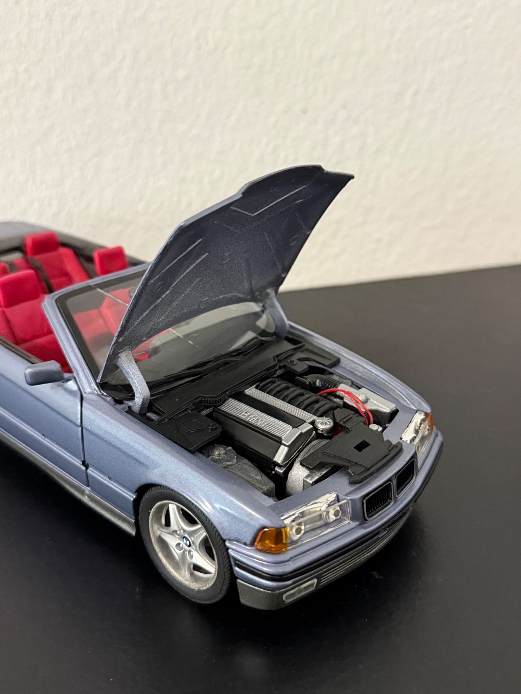 BMW Modellini d'auto: BMW 325i E36 Cabrio 1:18 Maisto – Usato da Bülach venduto da Meti2023 1