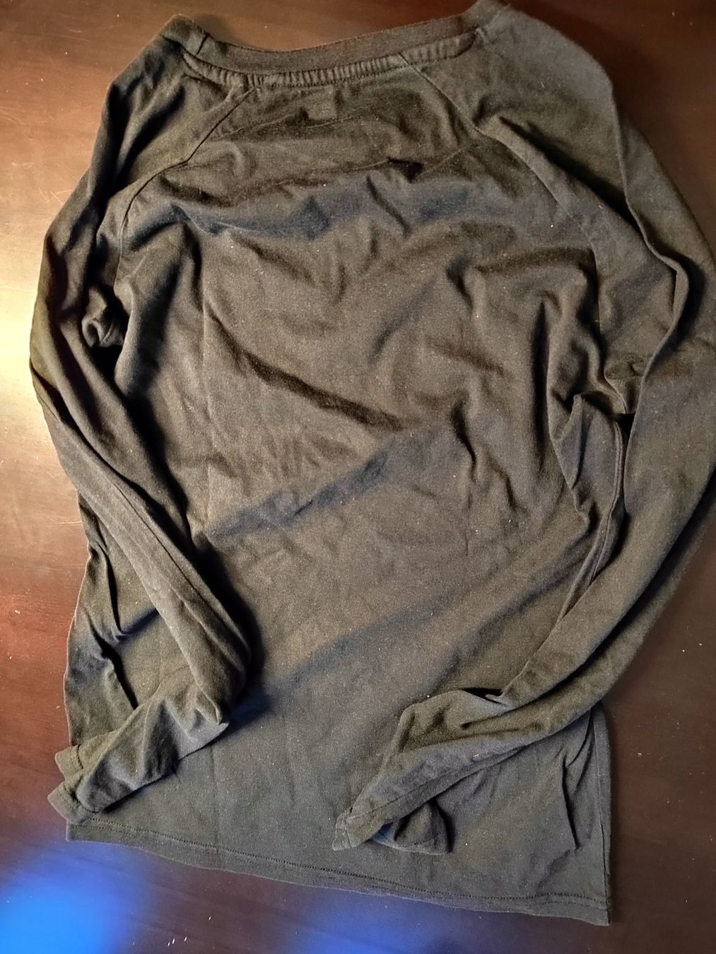 Ellesse T-shirt: Ellesse Shirt, Grösse M, Langarm, Schwarz, neu – Nuovo (secondo la descrizione) da Einsiedeln venduto da pattymary 2