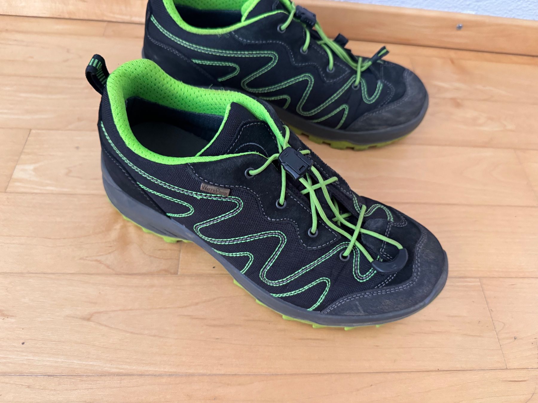 46 Nord Herrenschuhe: 46N Trekkingschuhe Gr. 39, water proof – Gebraucht aus Uster von Niamgro 1