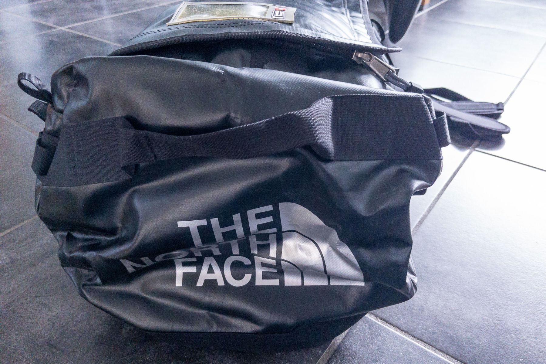 North Face Taschen: The North Face Base Camp Duffel L, schwarz – Gebraucht aus Berneck von Tschikka 2